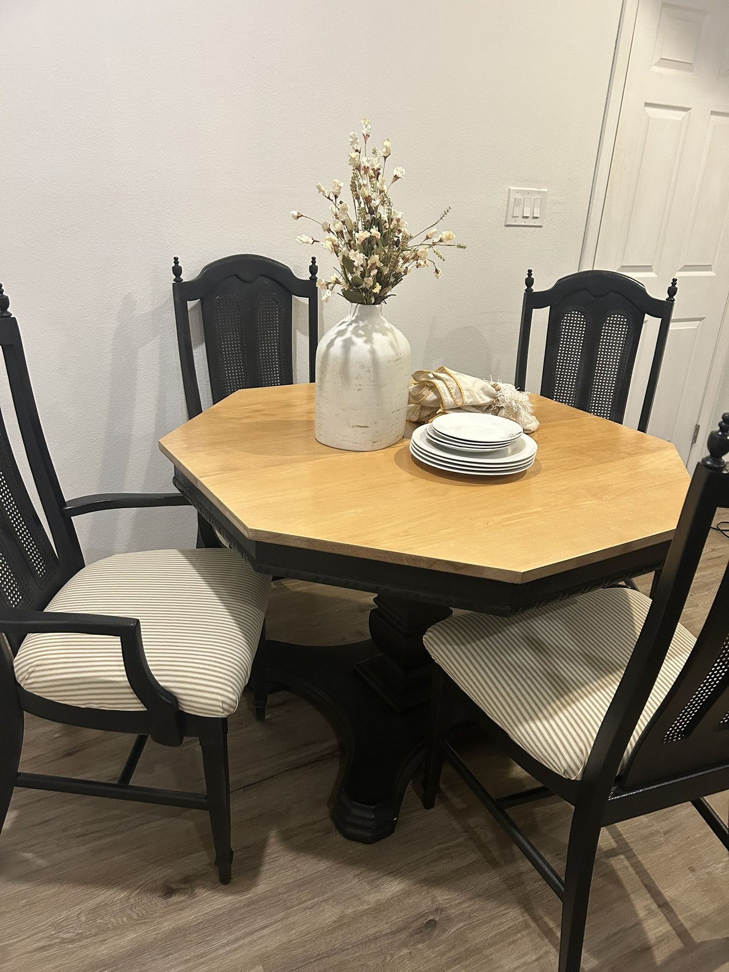 Dinning Table 4 Chairs