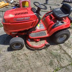 Troy Bilt Riding Lawnmower 