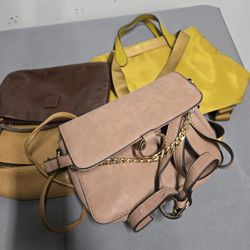 Several handbags (woman).  Son Usados  $20
