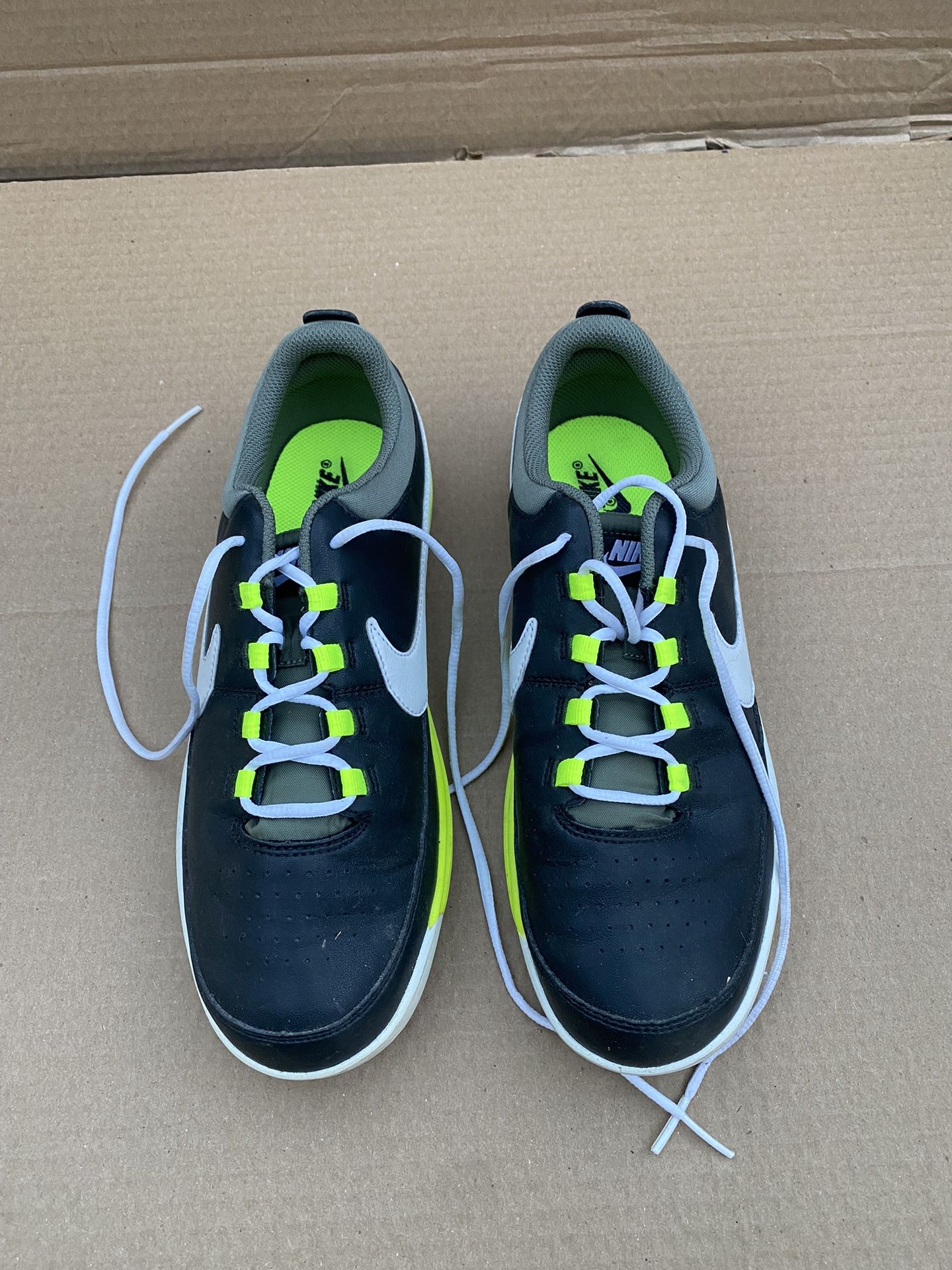 Nike Youth Golf Shoes Size 6