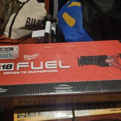 Milwaukee
M18 FUEL GEN-2 18V SAWZALL