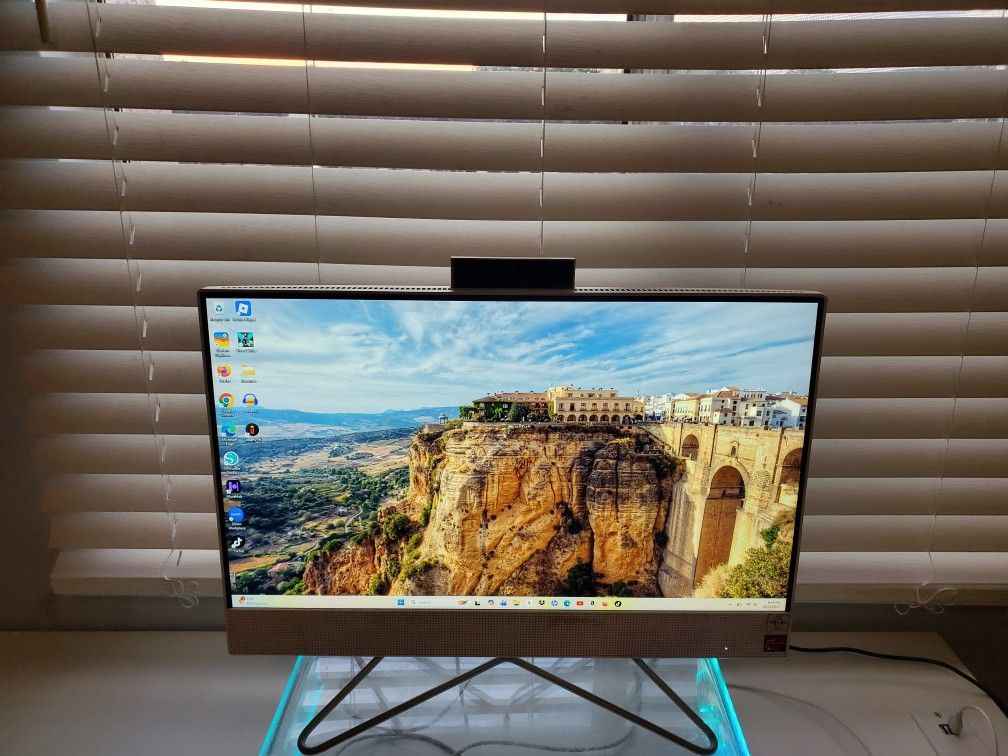 Hp Desktop Computer With LED Keyboard and stand
