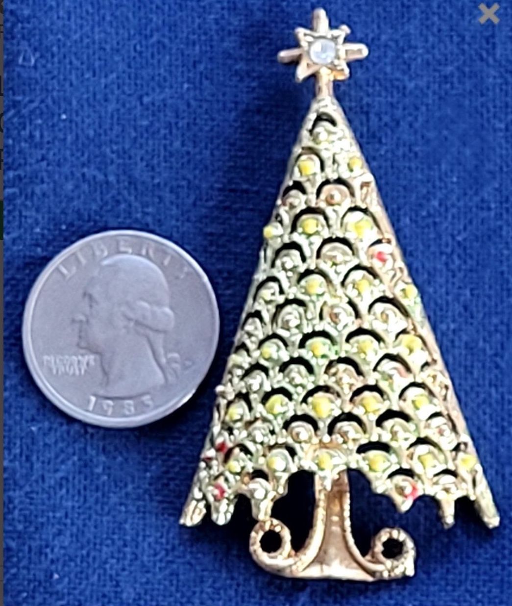 Lovely Gold Tone Vintage Enamel Christmas Holiday Tree Brooch With Rhinestones