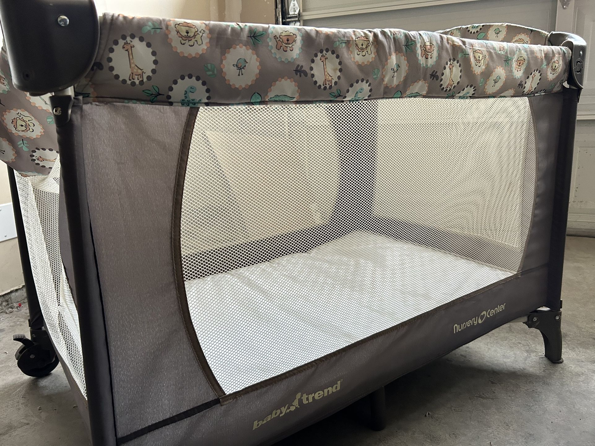Baby Trend Nursery Center/Bassinet