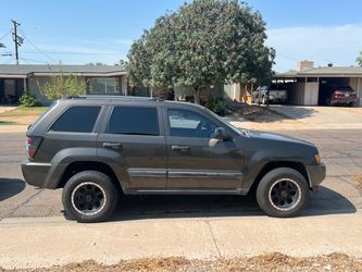 Jeep Grand Cherokee Laredo (2005)