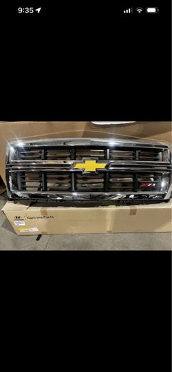 Chevrolet Z71 Front Grille Chrome and Black