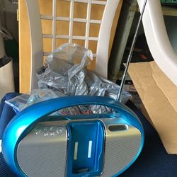 blue and  silver am/fm ipod radio