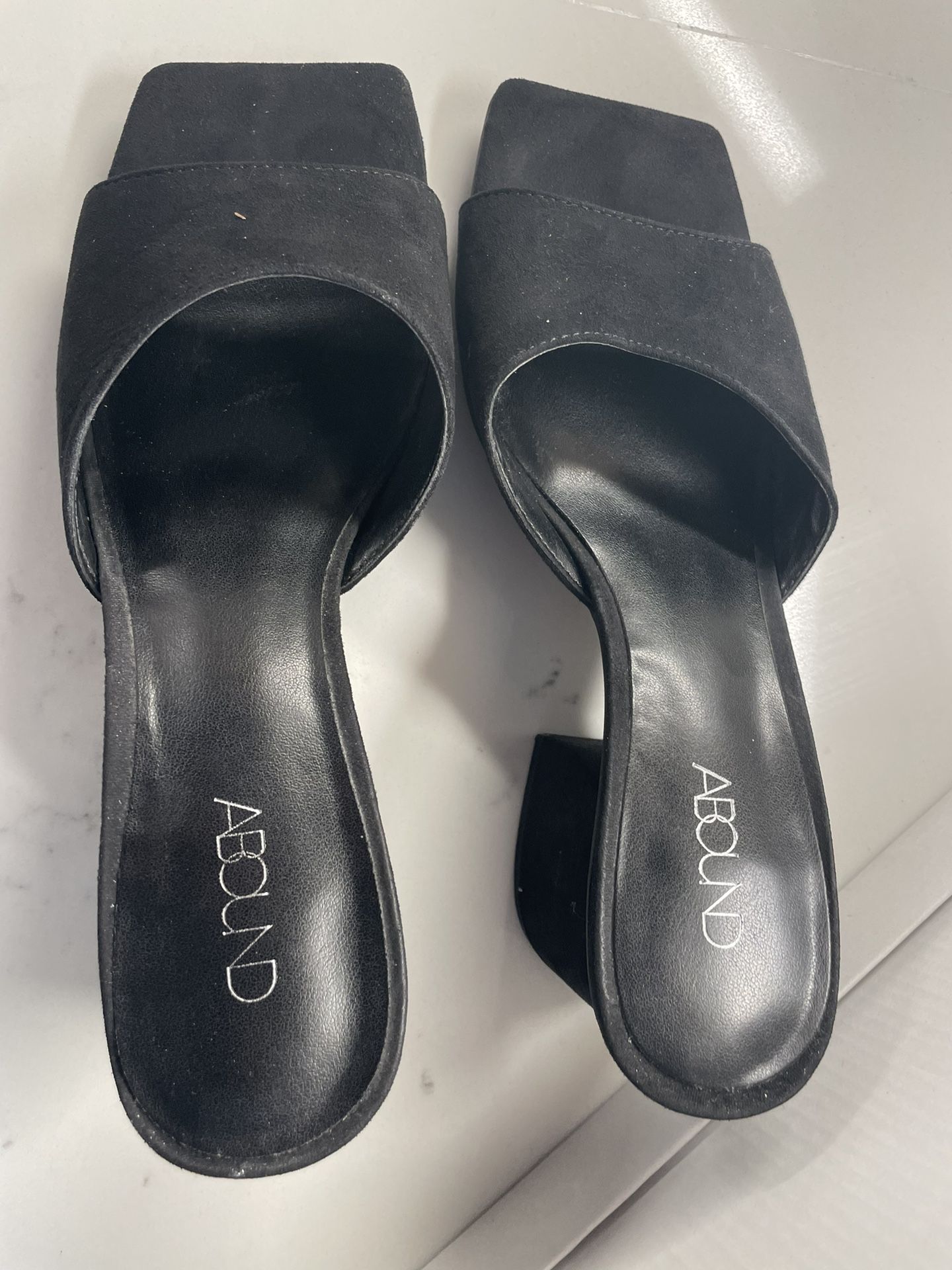 Women’s Low Heel Slide On Black Sandal Size 6.5