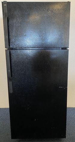 Black GE Top Freezer Refrigerator (1-0104)
