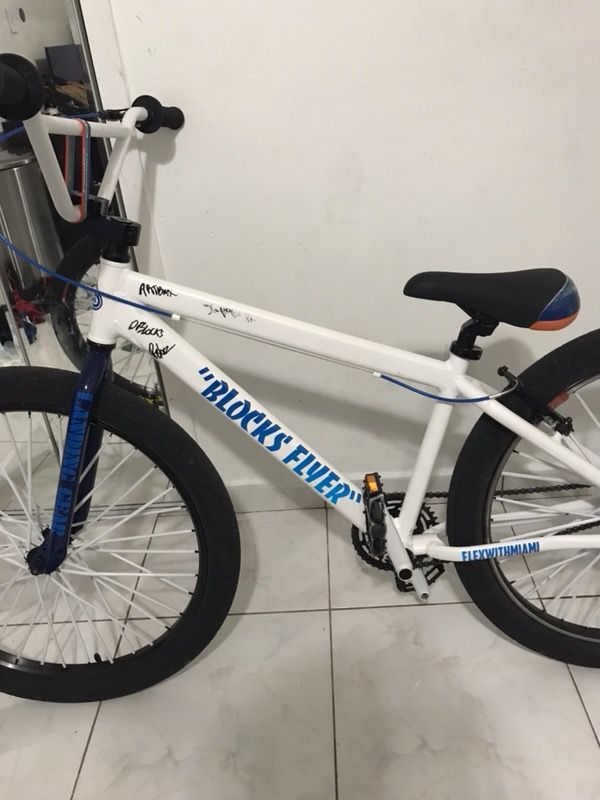 Se Blocks Flyer White for Sale in Miami, FL OfferUp