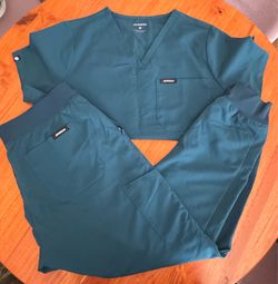 Large Jaanuu scrub set