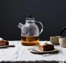Menu Glass Teapot with Retractable Infuser