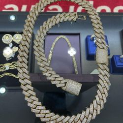 20MM Full Diamond Cuban Link Set 14k Gold Plated Doesn't Loses Color 