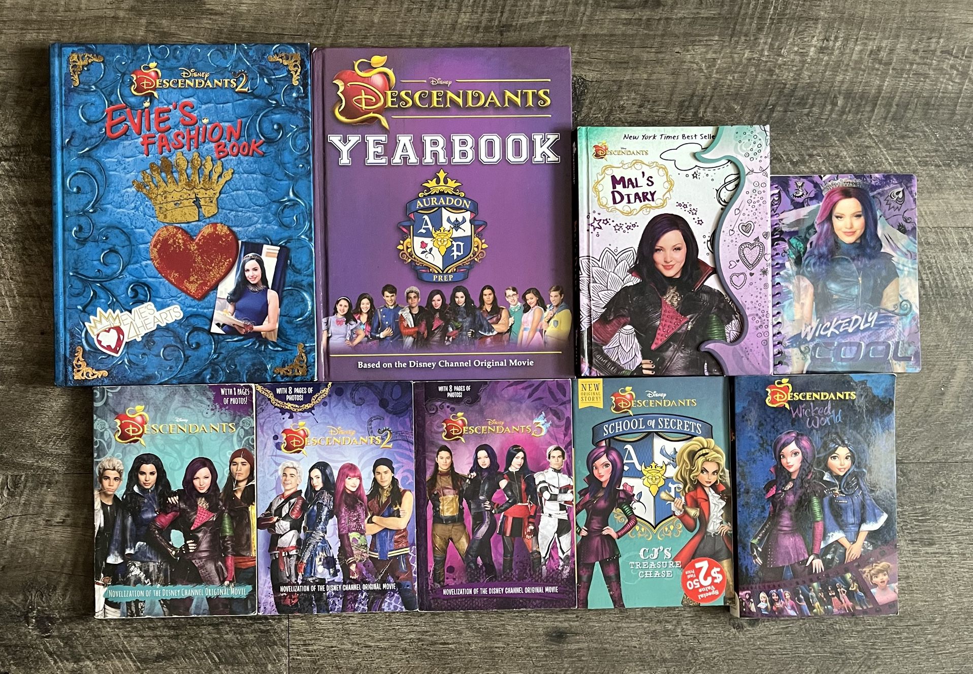 Disney Descendants Book Lot  (Lot of 9 Books)