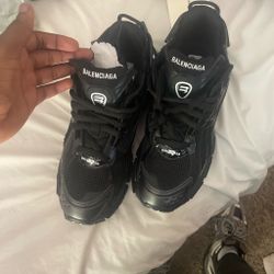 Balenciaga runner led