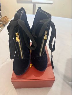 ZARA Black Velvet Pointed Toe Lace-Up Ankle Boots with Gold Zipper – Women’s