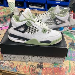 Jordan 4 Retro Sea foam Size 10.5W
