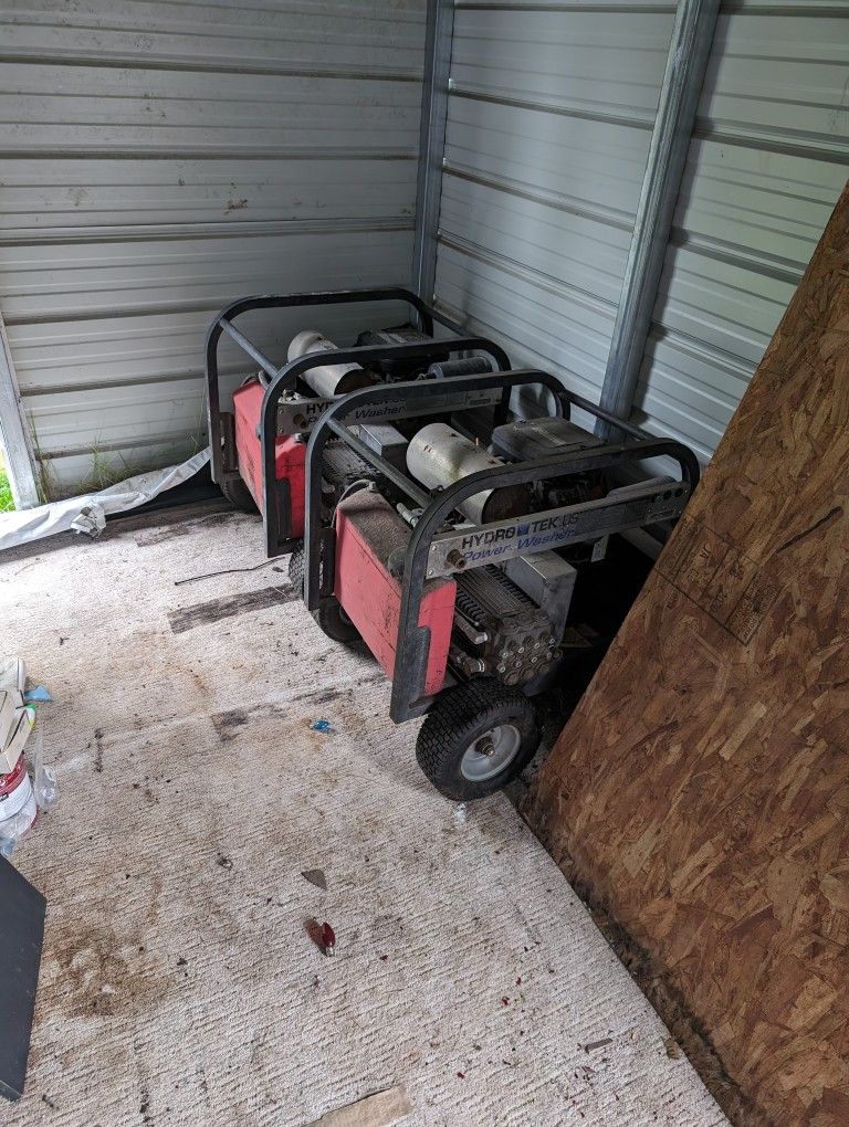 2 Large Pressure Washers, 1 Not Working, 7.5 GPM 3,000 RPM CPS30008VG