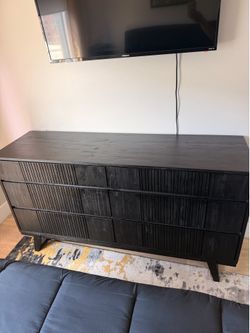 Black dresser & Nightstands
