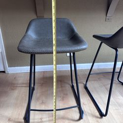 Counter Height Bar Stools / Chairs (4)