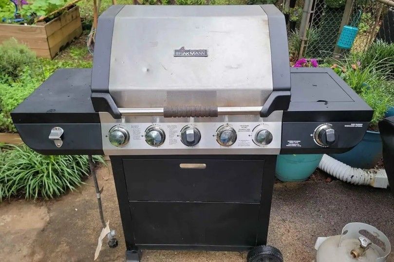 BRINKMANN 6 BURNER GAS GRILL
