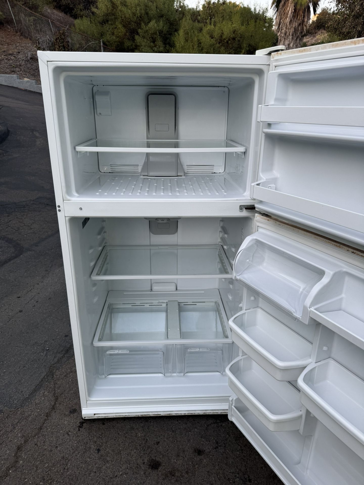 Outside Or Garage Big Whirlpool Refrigerator 21 Cubic Free Local Delivery