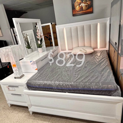 Gorgeous! Bedroom set queen bed, dresser, mirror, night stand