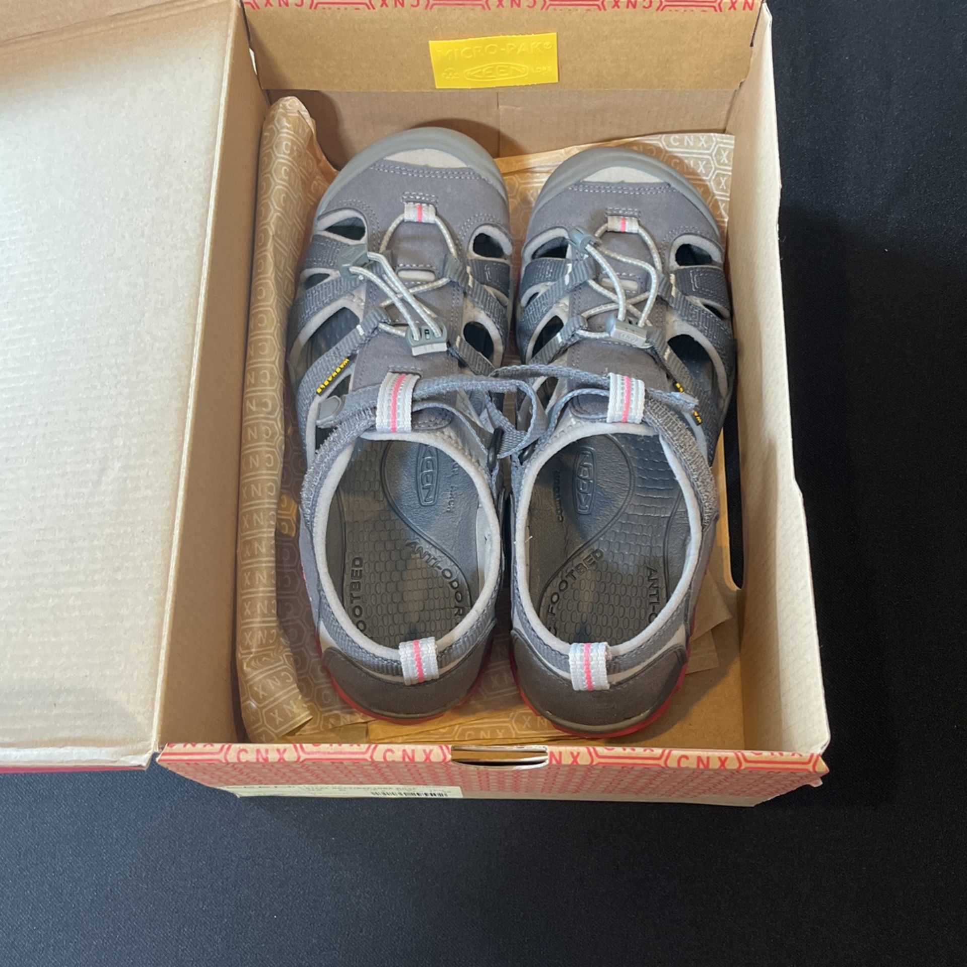 KEEN Seacamp Youth Brand New Water Sandles Hiking Shoes