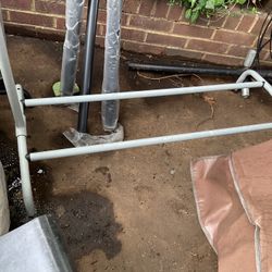 A Good Clothes Rack, In Good Conditions (NO SHIPPING)