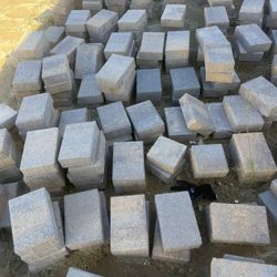 Beautiful Colorful Pavers 1 Pallet Approximately 280 Pieces