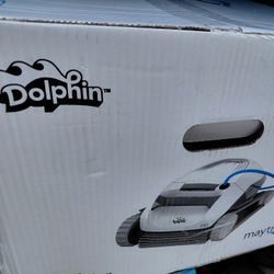 DOLPHIN  CORDLESS POOL VACUUM