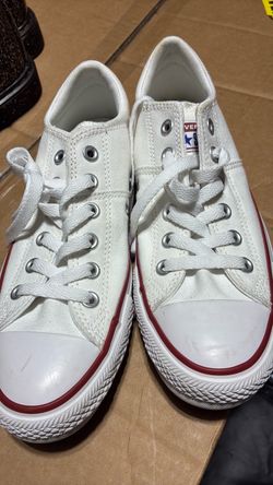 Converse Chuck Taylor Low Top Sneakers women’s size 8