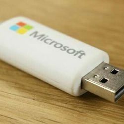 Windows 10 Professional USB Disk with a valid license