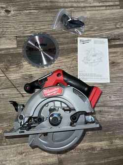 New Milwaukee M18 FUEL 18V Lithium-Ion Brushless Cordless 6-1/2 in. Circular Saw (Tool-Only)
