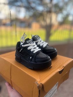 Toddler shoes size 7c