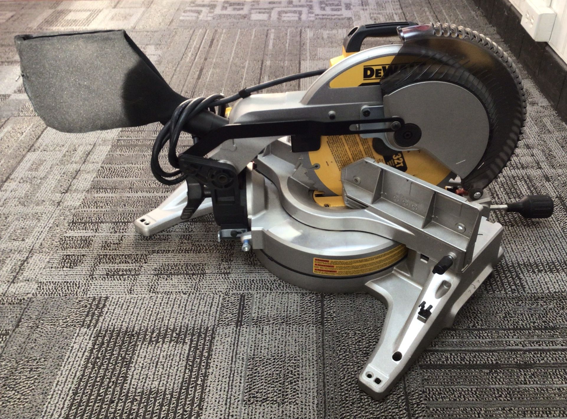 Dewalt Compound Miter Saw