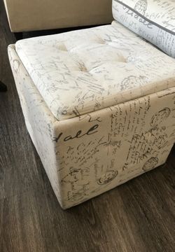 Living room chair w ottoman