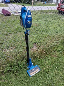 NICE SHARK ROCKET STICK VACUUM