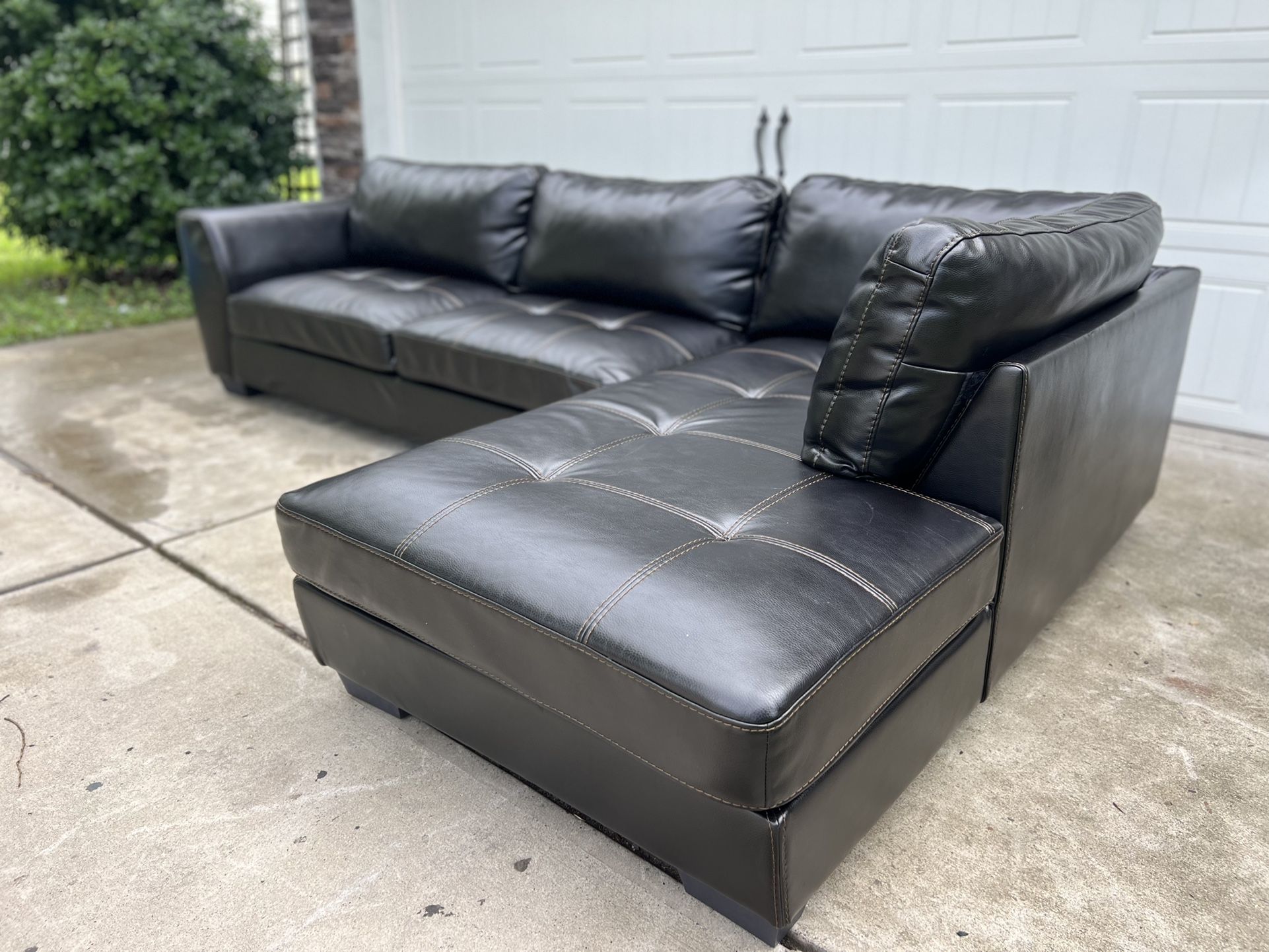 Jet Black Sectional, like new! (Free Delivery!)