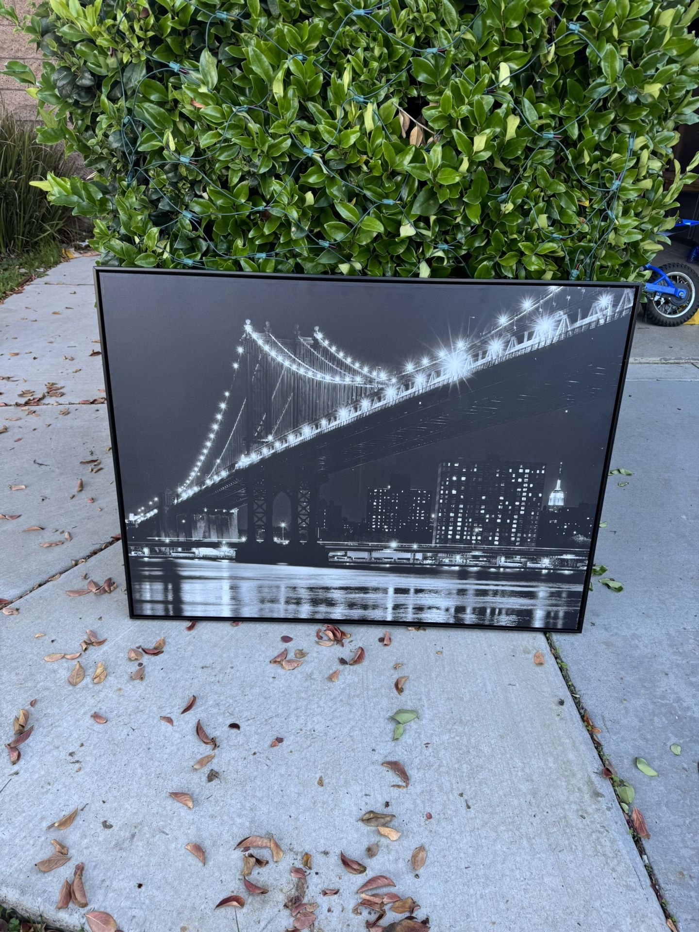 Large Black & White Manhattan Bridge Canvas – Framed Wall Art