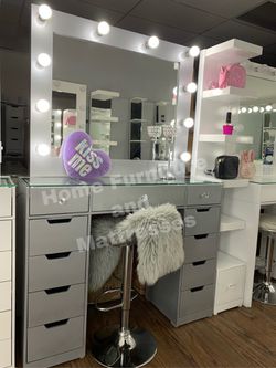 Vanity Set Hollywood Mirror LED Lights Makeup TableBrand New for Sale in  Chula Vista, CA - OfferUp