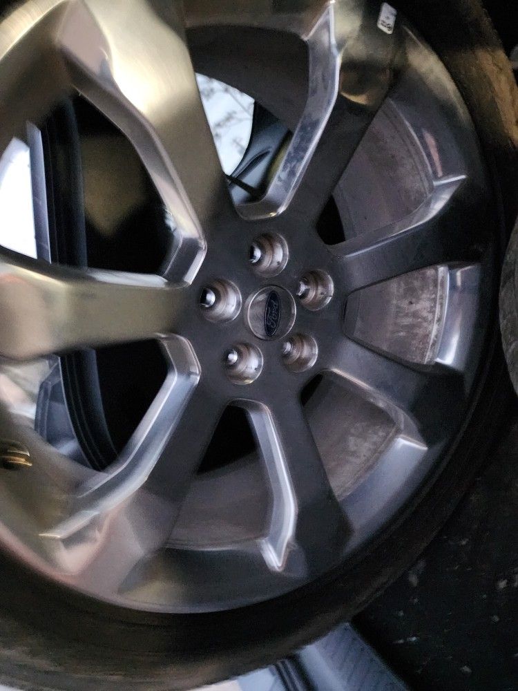 Set Of 2 2020 Ford Explorer Platinum 21in Rims And Tires