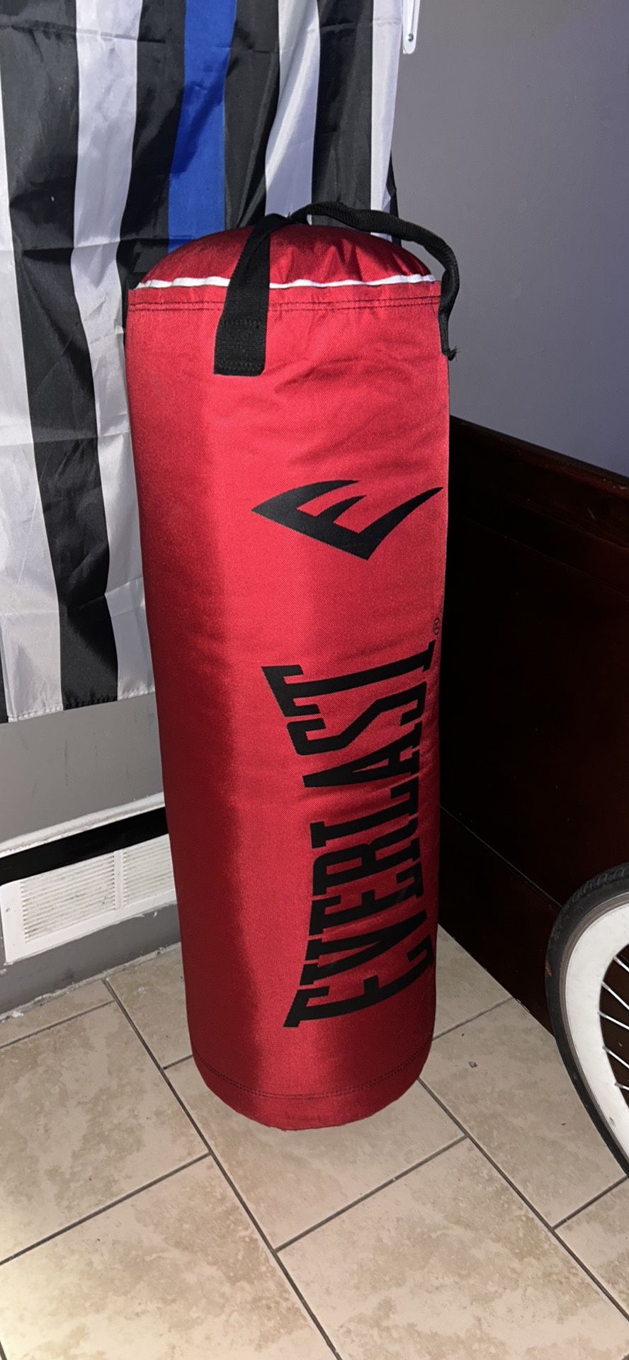 Everlast Punching Bag 75lbs With Speed Bag