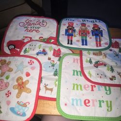 🆕️ LOTS OF POT HOLDERS. I HAVE MORE. $1 COME PICK OUT WHAT YOU LIKE