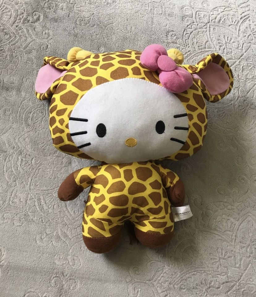 Hello kitty giraffe Plushie
