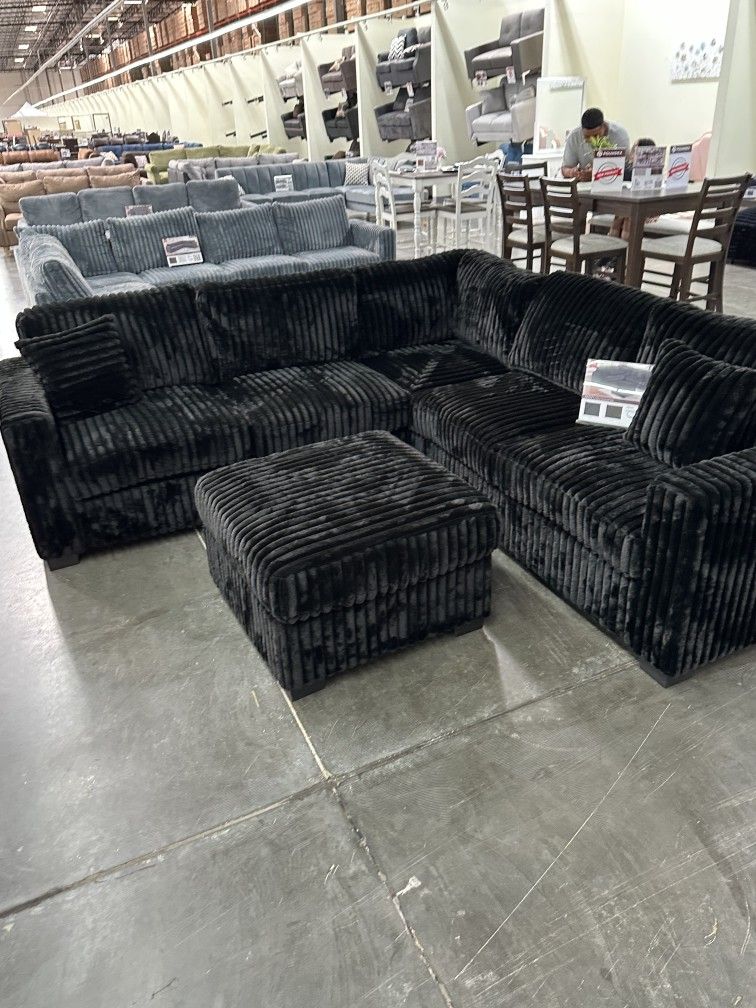 4-Piece Sectional Set
LAF Loveseat + RAF Loveseat + Corner Wedge + Cocktail Ottoman

Color: Black
  🔥  Sofas Nuevos En Caja 
