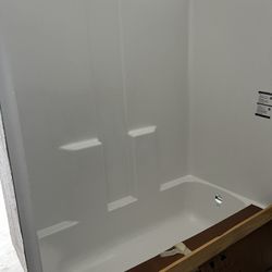 One Piece Shower/Tub Combo