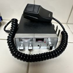 Vintage Cobra 40 Channel Mobile CB Radio Model 19 XS w/ Dynamic Microphone 1985