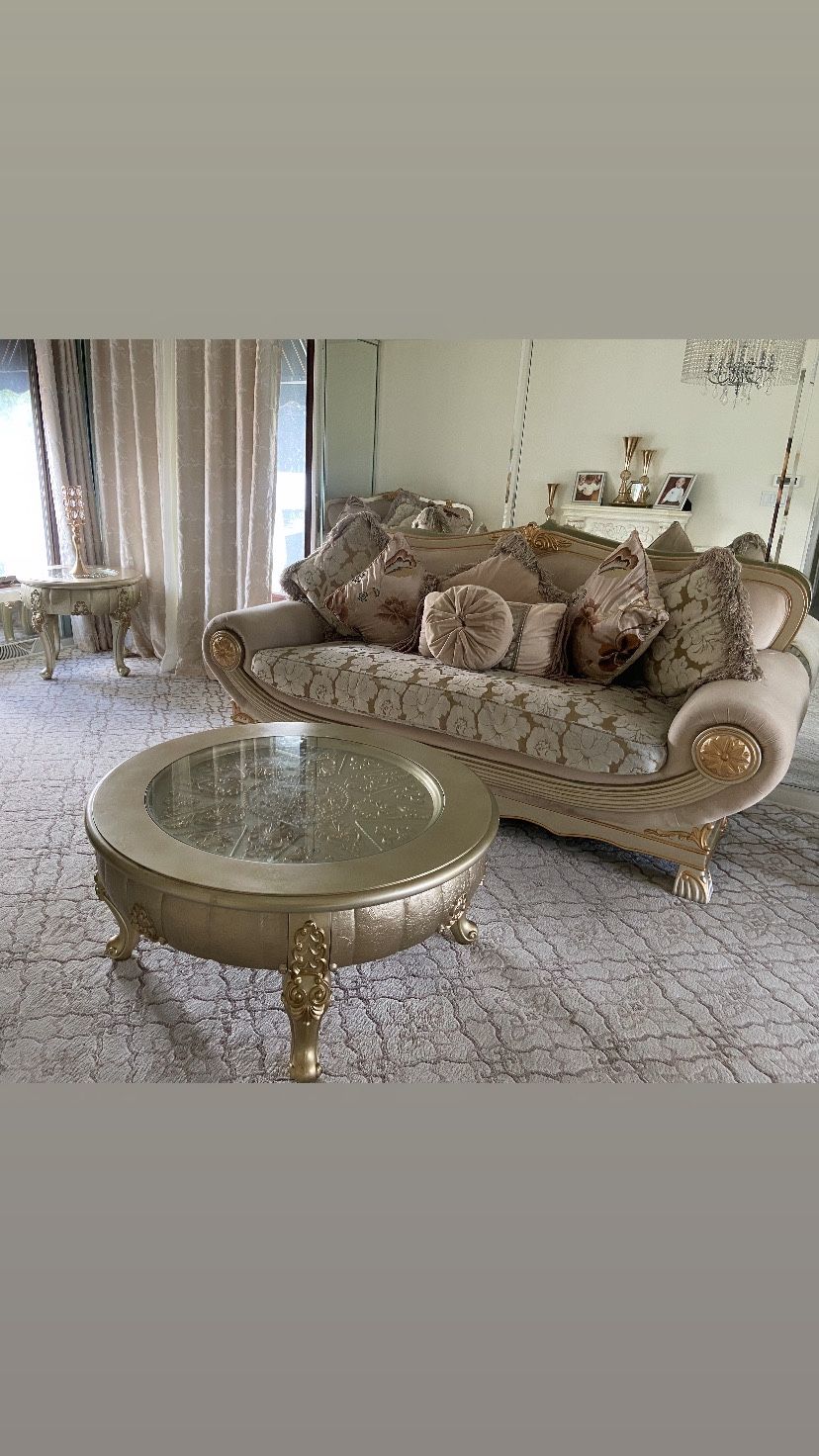 Sofa Love Seat Arm Rest Chair Tables Everything In Photo