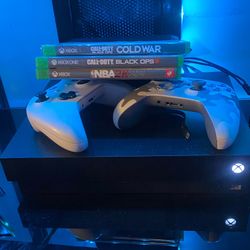 Xbox One + 2 Controllers And Games